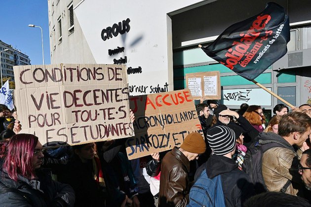 Etudiant immolé à Lyon: mobilisation en France, les pouvoirs publics interpellés