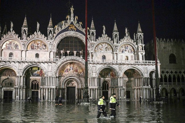 Venise touchée par une "acqua alta" historique