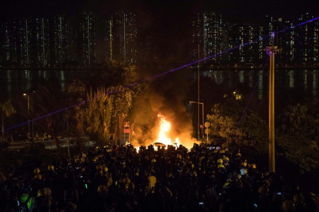 Nouvelle journée tendue à Hong Kong après une nuit de violences