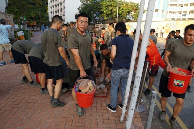 Hong Kong: l'armée intervient pour nettoyer, retour au calme