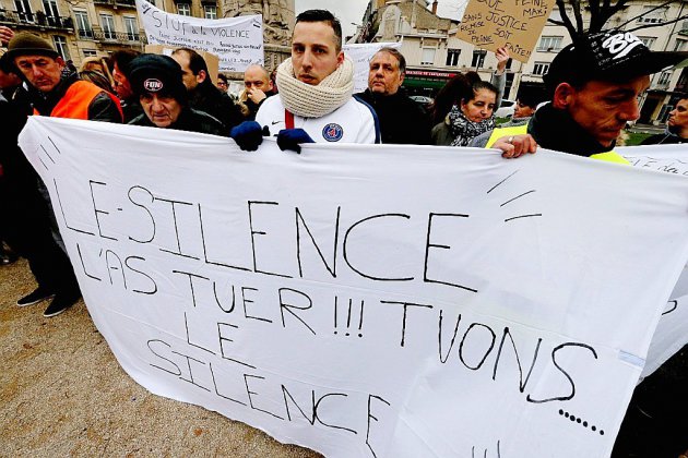 Enfants: Macron et le gouvernement veulent mobiliser contre les violences