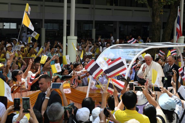 En Thaïlande, le pape exhorte à protéger "la dignité" des enfants exploités