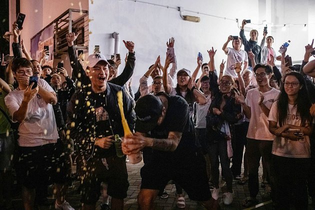 Victoire écrasante des pro-démocratie dans les urnes à Hong Kong