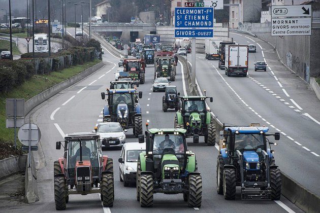 En colère contre les prix bas, les agriculteurs veulent bloquer Paris