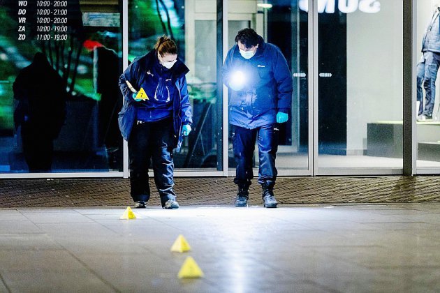 Attaque dans une rue commerçante de La Haye: trois mineurs blessés, la police traque l'auteur