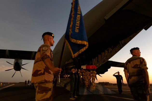 Les corps des 13 militaires tués au Mali sont arrivés en France (état-major)