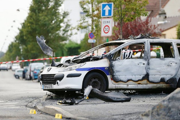 Policiers brûlés à Viry-Châtillon : 10 à 20 ans de réclusion pour 8 accusés, 5 acquittements