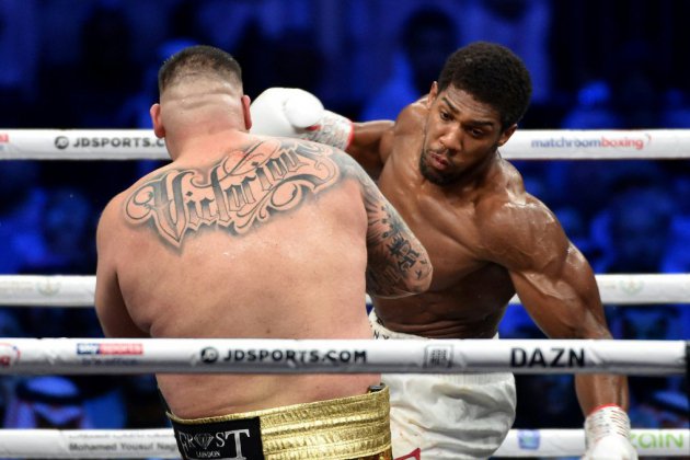 Boxe: Joshua prend sa revanche sur Ruiz et récupère ses titres mondiaux des lourds