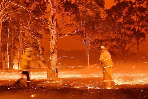 Incendies en Australie: opération de sauvetage pour les milliers de personnes bloquées sur les plages
