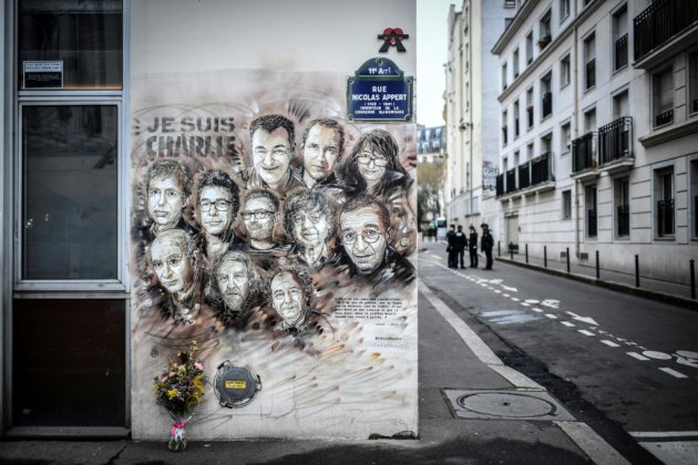 Numéro anniversaire de l'attentat: Charlie Hebdo contre les "nouveaux gourous de la pensée formatée"