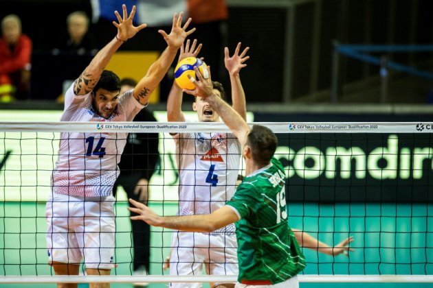 Volley: Battue par la Bulgarie, la France reste en course pour les JO