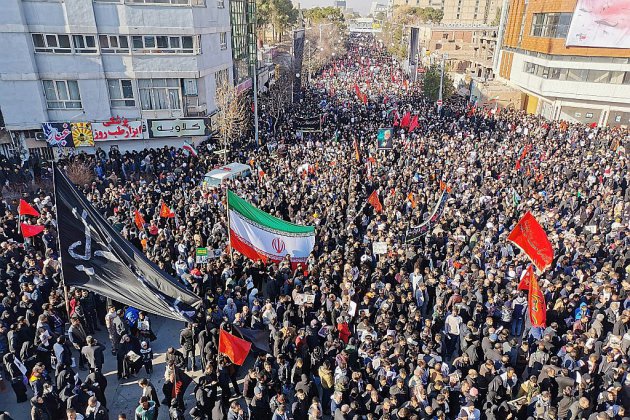 L'Iran promet vengeance lors de l'enterrement de Soleimani