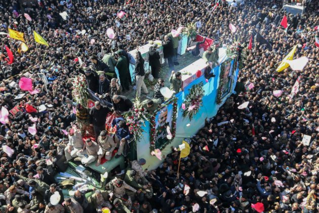 Iran: foule massive à Kerman pour l'enterrement du général Soleimani