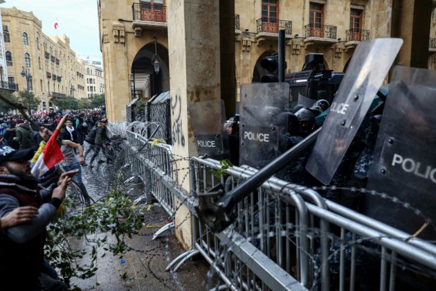 Liban: près de 400 blessés dans les heurts de samedi entre manifestants et forces de l'ordre (nouveau bilan secouristes)