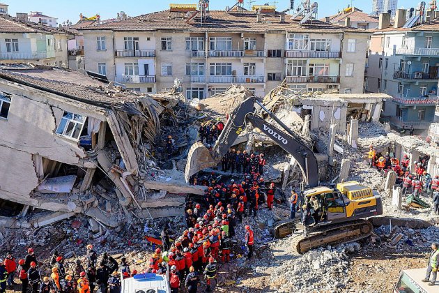 Séisme en Turquie: 35 morts, peu d'espoir de retrouver des survivants