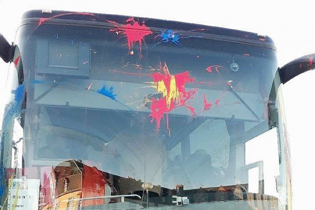 Caen. Des pèlerins portent plainte après l'attaque d'un bus à la peinture