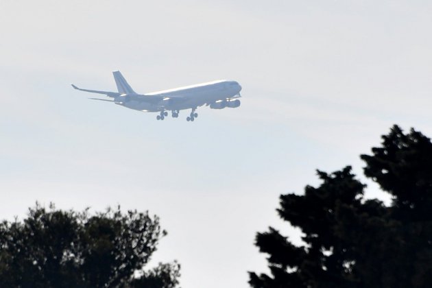 Coronavirus: l'avion transportant des Français rapatriés de Wuhan a atterri à Istres
