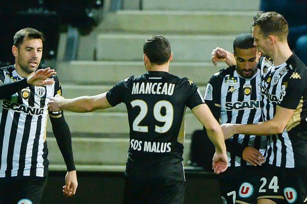 Ligue 1: Angers tourné vers le terrain, l'OM veut rester invaincu