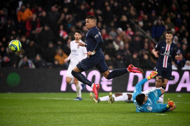 Ligue 1: Paris vainqueur dans la douleur, Lyon s'enfonce dans le ventre mou