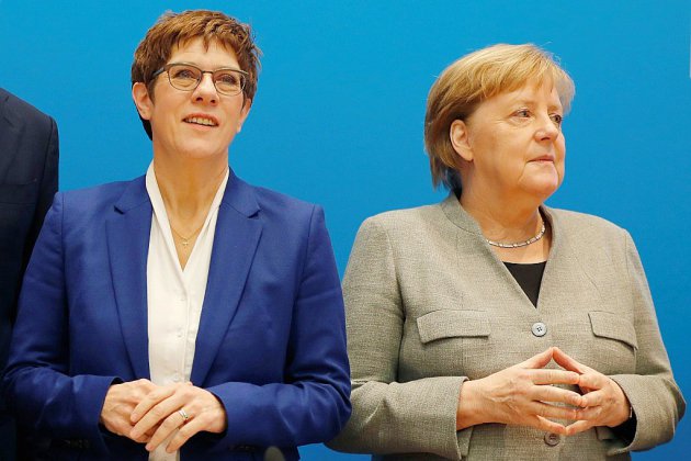 Crise en Allemagne: la dauphine désignée de Merkel jette l'éponge