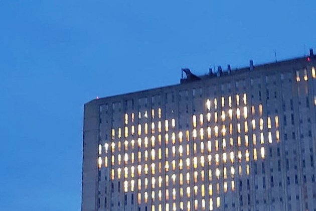 Caen. CHU : un coeur géant sur la façade en déclaration d'amour à l'hôpital public