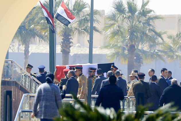 Egypte: Sissi rend hommage à Moubarak lors d'une cérémonie militaire