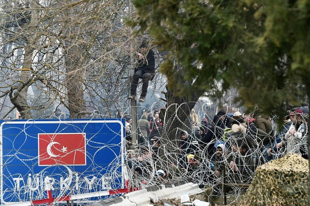 En quête de soutien en Syrie, Erdogan ouvre les portes de l'Europe aux migrants