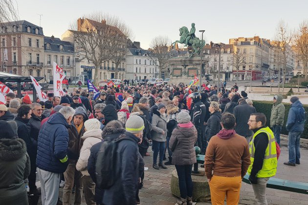 Rouen. Des manifestants contre le recours au 49-3 pour la réforme des retraites