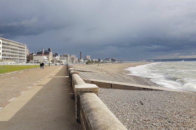 Le Havre. La Ville ferme la plage et les jardins