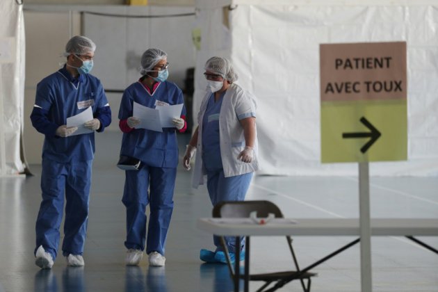 Les patients se pressent à l'ouverture du premier "centre d'urgences Covid-19" dans le Val-d'Oise