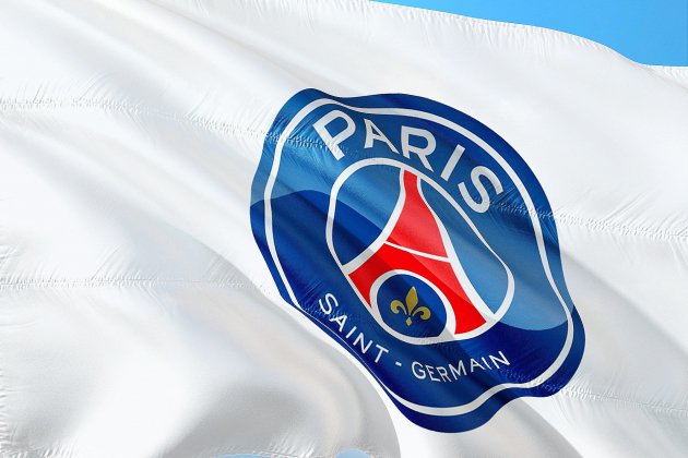 Insolite. Le Paris-Saint-Germain dévoile un maillot au profit des Hôpitaux de Paris