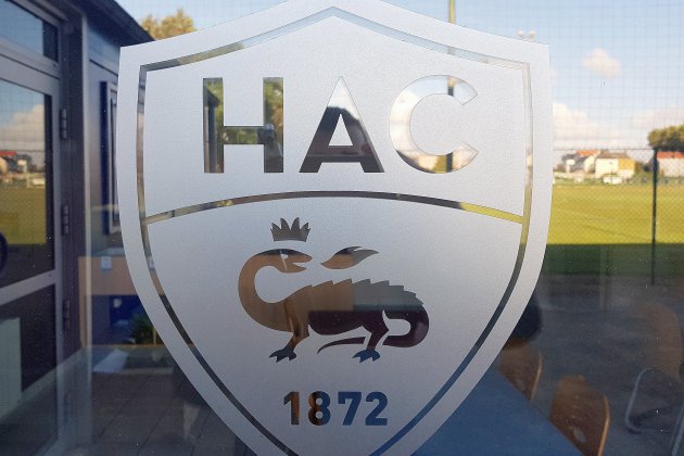Le Havre. Le présentateur Hervé Mathoux met à l'honneur un maillot du HAC
