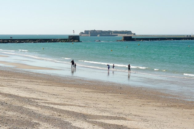 Cherbourg-en-Cotentin. Le maire envisage de rouvrir les plages de Collignon et Querqueville