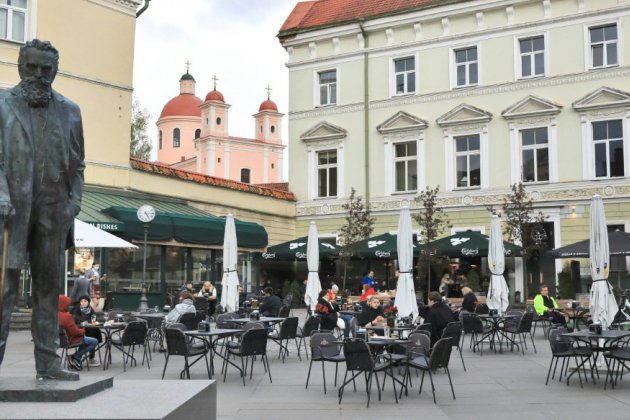 Vilnius retrouve le plaisir des dîners en terrasse