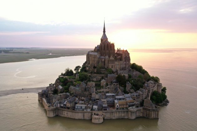 Assoupi par deux mois de confinement, le Mont-Saint-Michel revient doucement à la vie