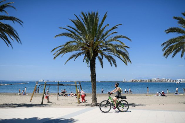 A Roses en Espagne, les étrangers goûtent la "nouvelle normalité" touristique