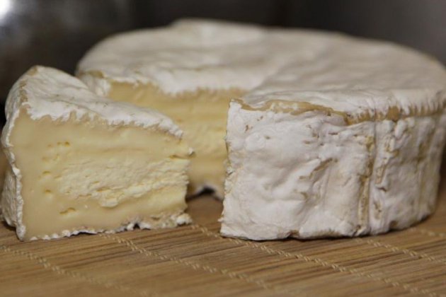 Orne. Une seule fromagerie produit son camembert dans le village éponyme