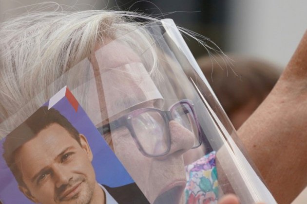 Les Polonais élisent leur président dans un scrutin retardé par la pandémie