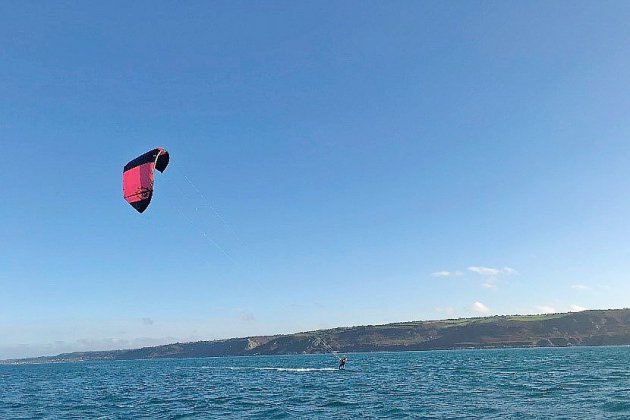 Saint-Aubin-sur-Mer. Deux kitesurfeurs en difficulté sauvés par les secours