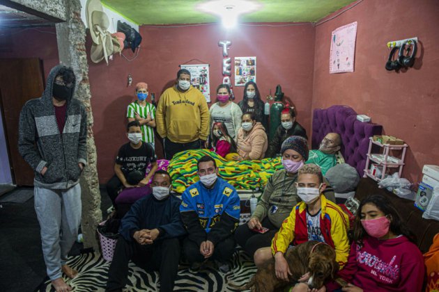 Au Pérou, les 14 membres d'une famille de migrants vénézuéliens frappés par le Covid-19