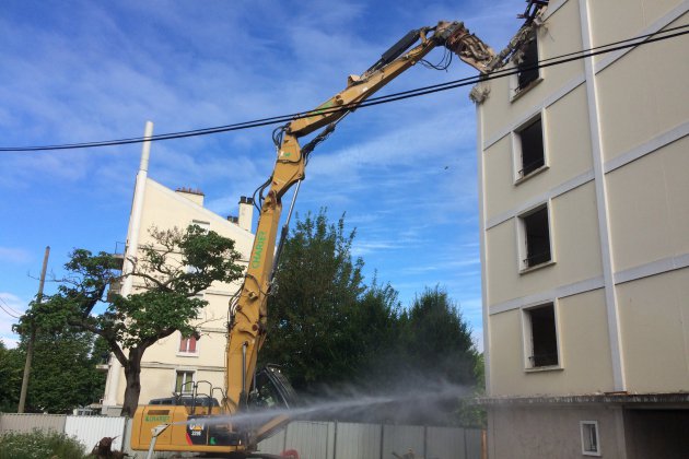 Caen. Un bâtiment de 48 logements en destruction Quai Vendeuvre