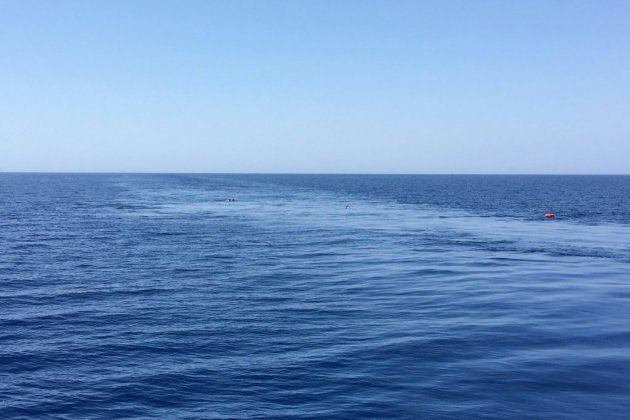 Ocean Viking: deux migrants se jettent à l'eau