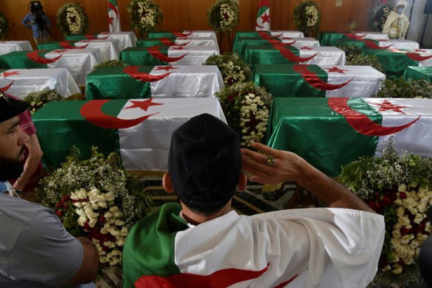 L'Algérie enterre ses premiers "martyrs" anti-coloniaux