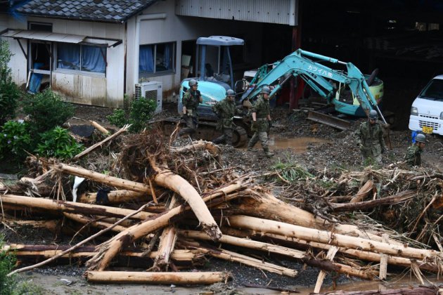 Inondations au Japon: "course contre la montre" des secours, les pluies perdurent
