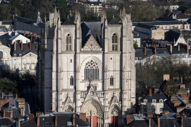 Incendie en cours à la cathédrale de Nantes