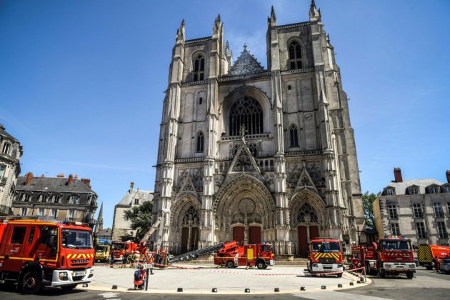 Incendie dans la cathédrale de Nantes: un bénévole du diocèse en garde à vue