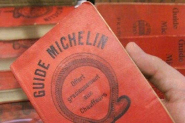 Un guide Michelin de 1900 adjugé à 26.500 euros, nouveau record mondial