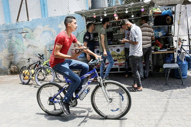 A Gaza comme ailleurs, on peut désormais se faire livrer son café à vélo