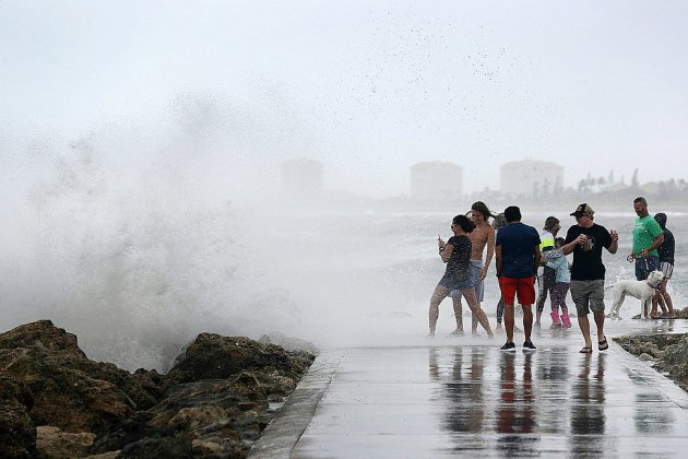 Isaias s'approche de la Floride en tant que tempête tropicale