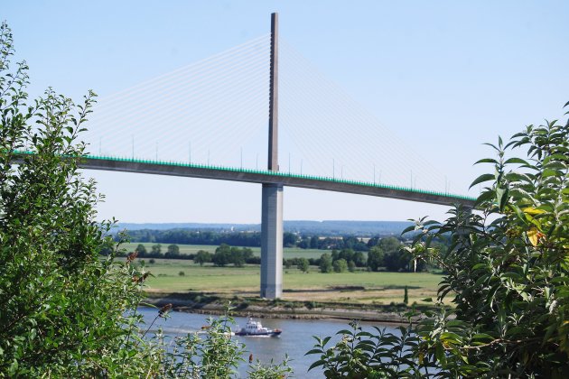 Rives-en-Seine. Un homme se suicide en sautant du pont de Brotonne